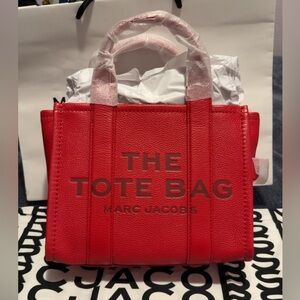 Marc Jacobs The Tote Bag 🚨🔴...$395 Retail